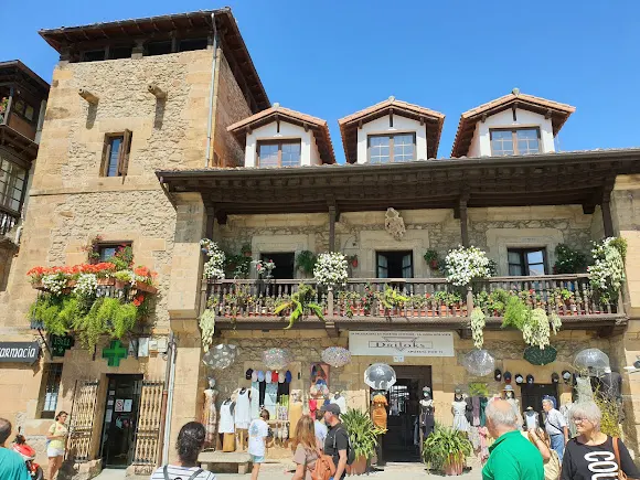 Farmacia - Comillas