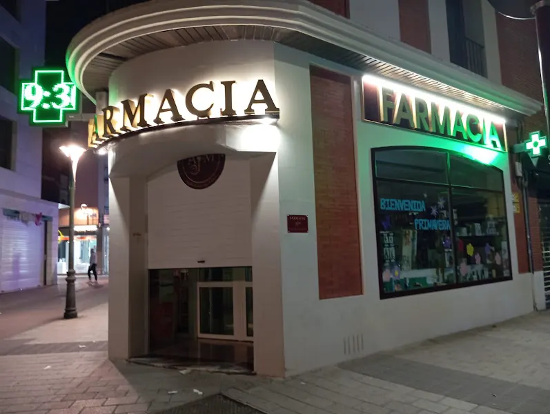 Farmacia Araújo Molina tras el reloj - Farmacia en Ciudad Real - foto 2