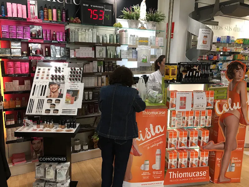 Farmacia Cinco Caballeros 365 días