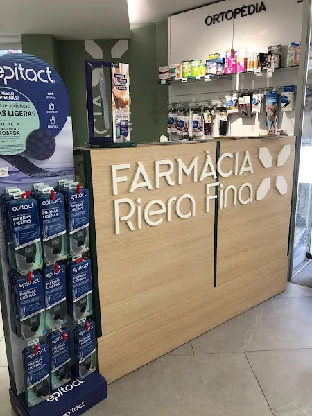 Farmàcia Riera Fina - Farmacia en Girona - foto 3