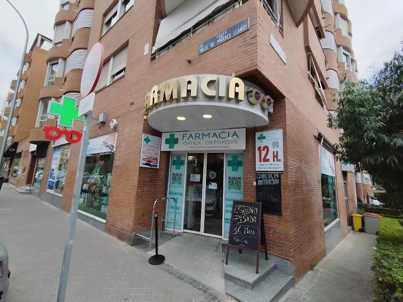 Farmacia Cruz Optica Ortopedia Lacoma - Farmacia en Madrid - foto 2