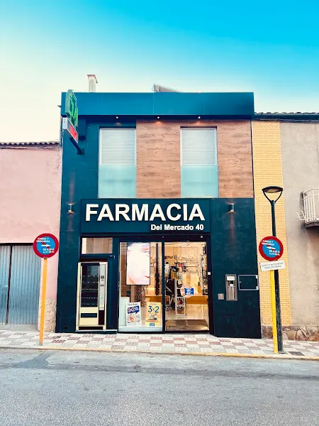 Farmacia del Mercado 40 (Lda. Mª de los Ángeles Arcos Mena ) - Farmacia en La Carolina - foto 2