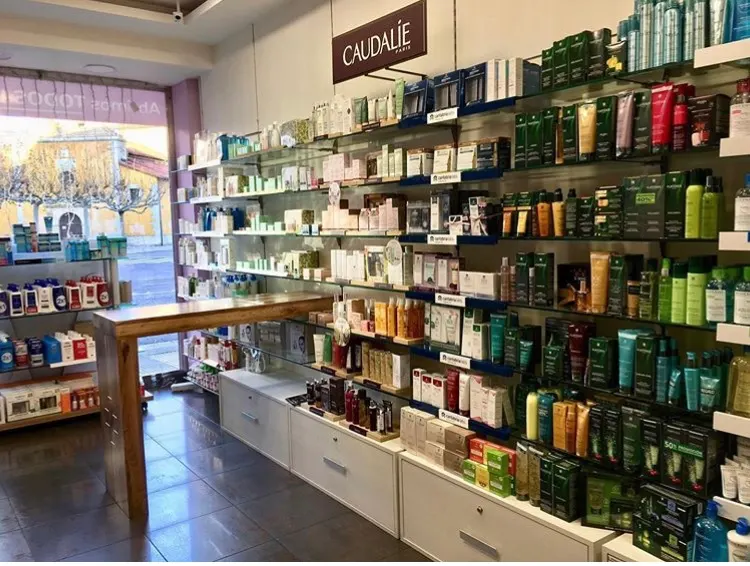 Farmacia Fiol - Abierta 365 días - León