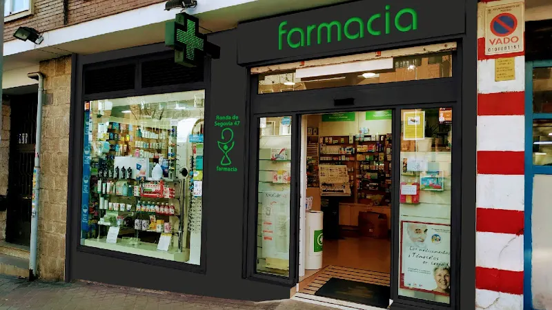 Farmacia Ronda de Segovia 47 - Farmacia en Madrid - foto 2