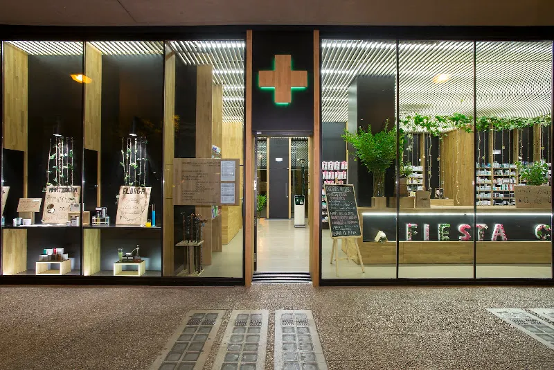Farmacia SF10 - Medicina, dermofarmacia, dietética y nutrición