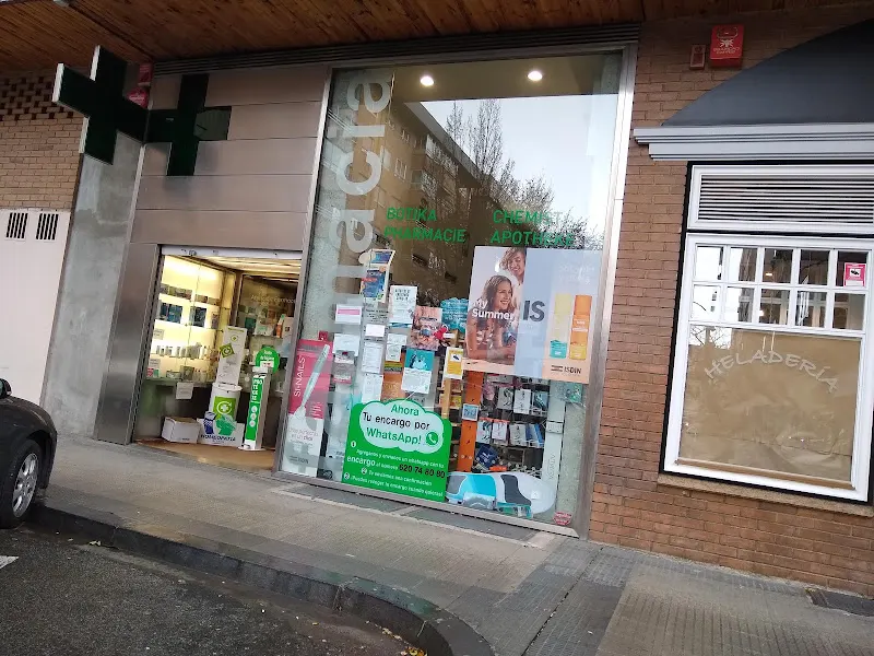 Farmacia Dr.Urbasos Garzón - Farmacia en Pamplona - foto 2