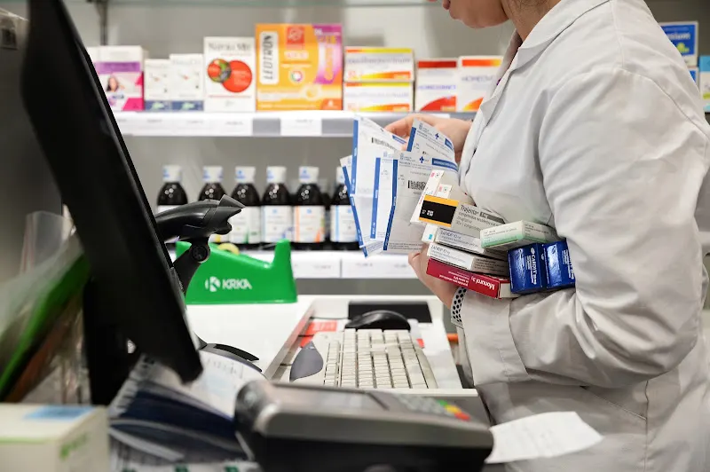 Farmacia Óptica Junco C B