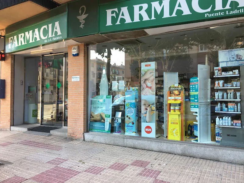 Farmacia Puente Ladrillo Dermocosmética Ortopedia - Farmacia en Salamanca - foto 2