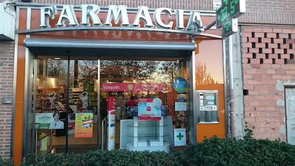 Farmacia Vía Roma. Lda. Paula Postigo Rubio . Abierto al mediodía
