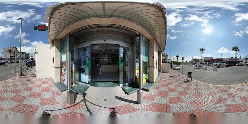 FARMACIA LA ARBOLEDA - TOMARES - Farmacia en Tomares - foto 2