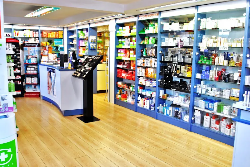 FARMACIA Santa Clara (Ldo. Víctor Puente Lázaro) - Farmacia en Valladolid - foto 3