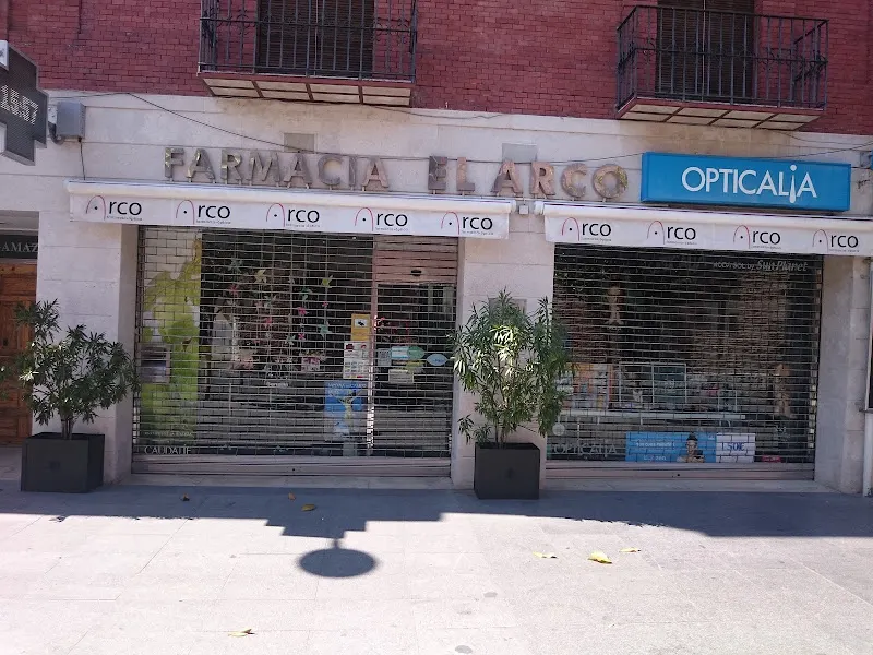 Farmacia Óptica El Arco - Farmacia en Medina del Campo - foto 2