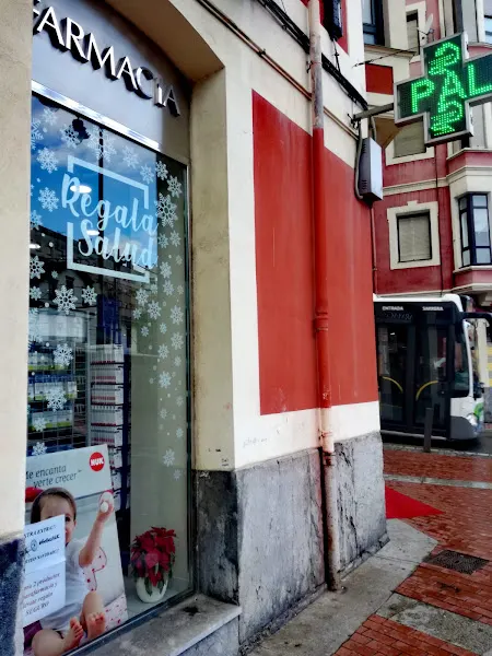 Farmacia Del Palacio Atienza Urban / Barakaldo