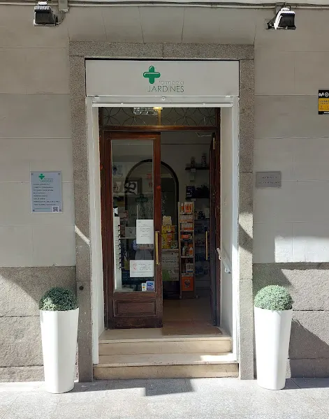 Farmacia Jardines Lucía Milans del Bosch - Farmacia en Madrid - foto 3