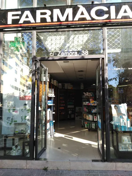 Farmàcia de la Vila - Farmacia en Barcelona - foto 2
