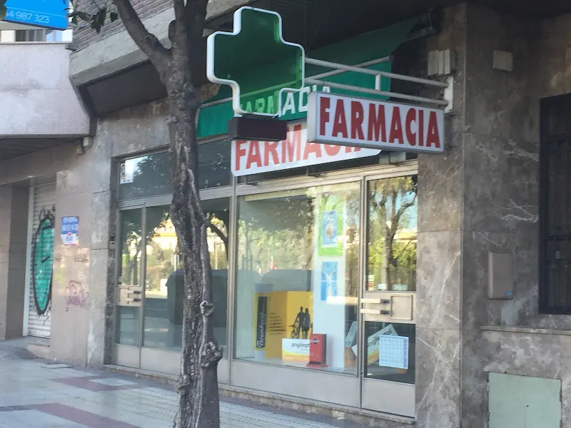 Farmacia Jardines de Murillo 365 días - Farmacia en Sevilla - foto 2