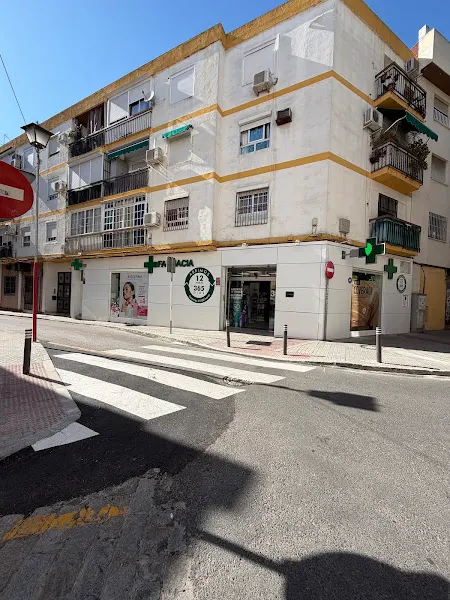 Farmacia 13h Los Naranjos - Andrea Romero Azogil