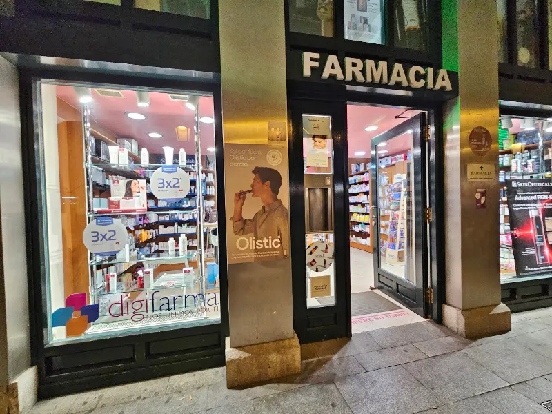 Farmacia Fuente Dorada (Ldo. Ángel Gómez Hernández) - Farmacia en Valladolid - foto 2