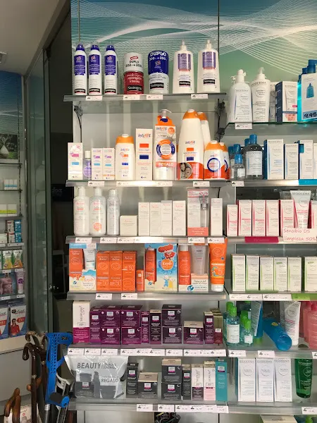 Farmacia Traviesas / Lcda. Esperanza González Varela