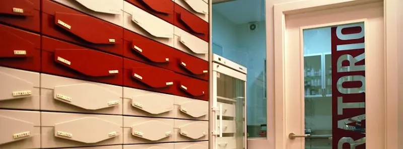 Farmàcia Bagaría Casanova - Farmacia en Hospitalet de Llobregat (L) - foto 3