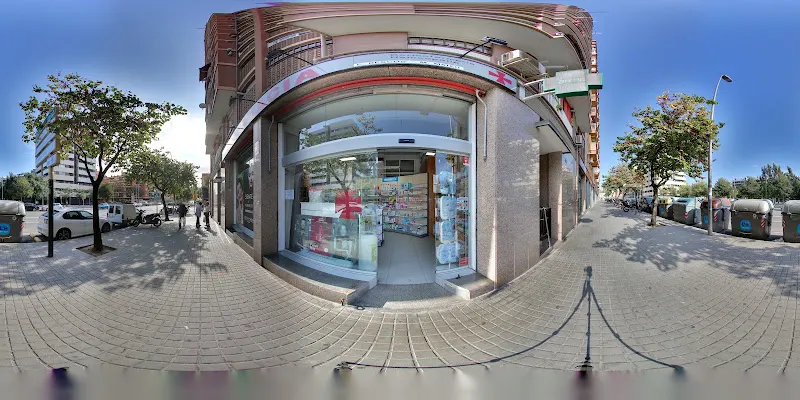 FARMÀCIA BESCÓS MATEU - Farmacia en Hospitalet de Llobregat (L) - foto 2