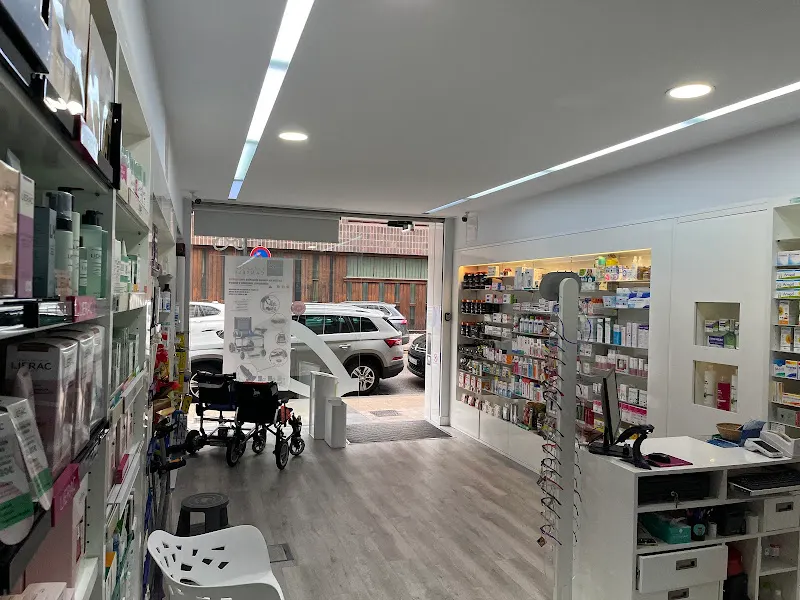 Karel Pérez Farmacia - Farmacia en Oviedo - foto 2