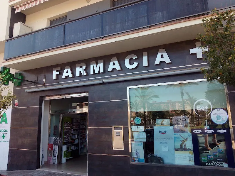 Farmacia Rotonda Calle Baleares /Hermanos Fernández De Liger Serrano. - Farmacia en Huelva - foto 2