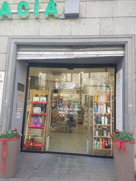 Farmàcia Montaner Picart - Farmacia en Mataró - foto 2