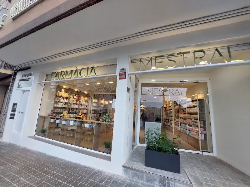 Farmàcia Mestral - Farmacia en Reus - foto 2