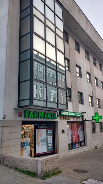 Farmacia Central frente Área Central en Fontiñas - Santiago de Compostela
