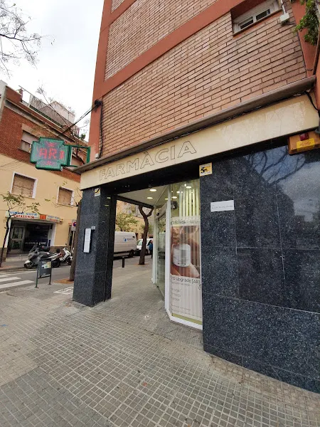 FARMÀCIA DE LA PLAÇA Lda. Anna Mª Sánchez Dardiñà - Farmacia en Cornellà de Llobregat - foto 3