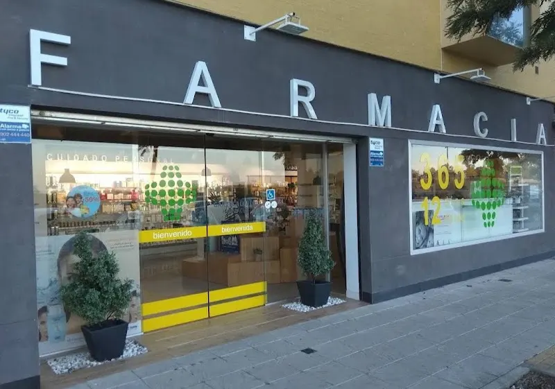 FARMACIA GARCÍA ALCALÁ - Farmacia en Sevilla - foto 2