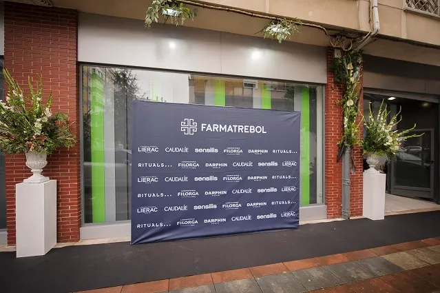 Farmatrébol - Farmacia en Torrelavega - foto 2
