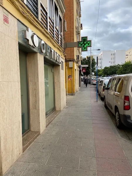 Farmacia Óptica Valdés Arenas CB - Farmacia en Tomares - foto 2
