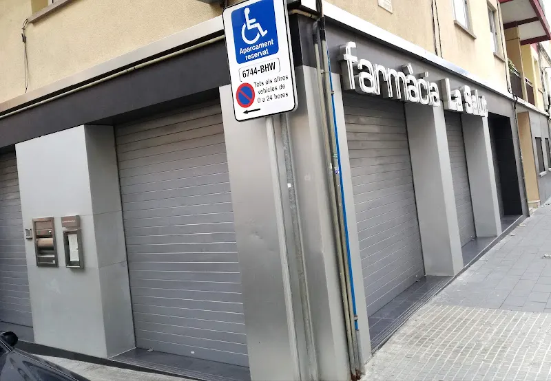 Farmacia La Salut - Farmacia en Sant Feliu de Llobregat - foto 3