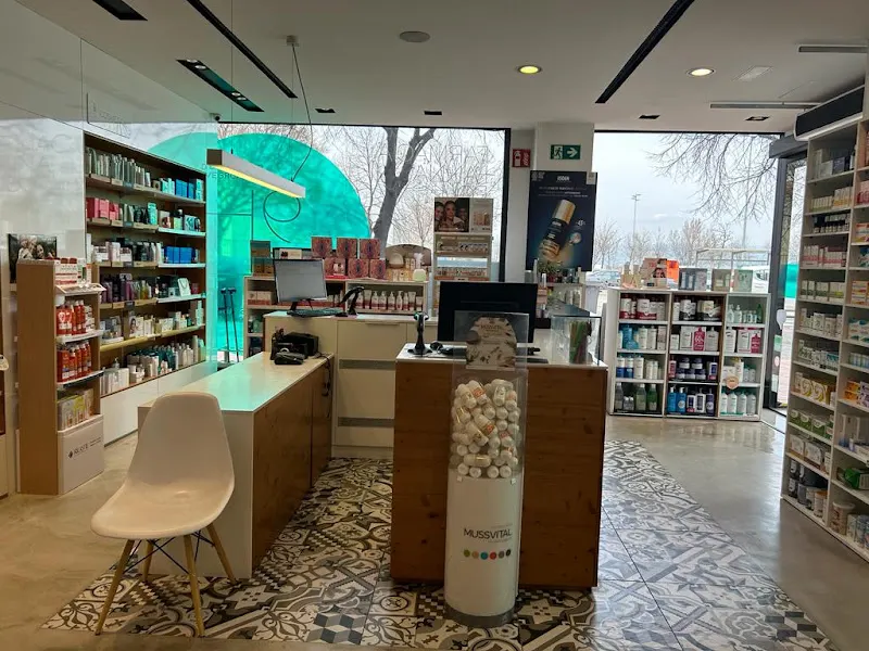 Farmàcia Anna Pou - Farmacia en Vic - foto 3