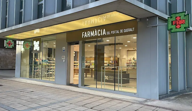 Farmàcia del Portal de Queralt - Farmacia en Vic - foto 2