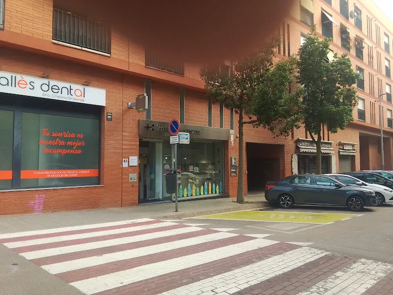 Farmacia Els Pinetons - Farmacia en Ripollet - foto 2
