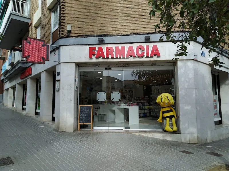 FARMÀCIA DAVANT AMBULATORI - Farmacia en Premiá de Mar - foto 2