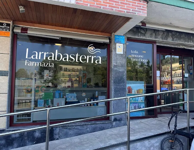 Larrabasterra Farmazia - Farmacia en Sopela - foto 2