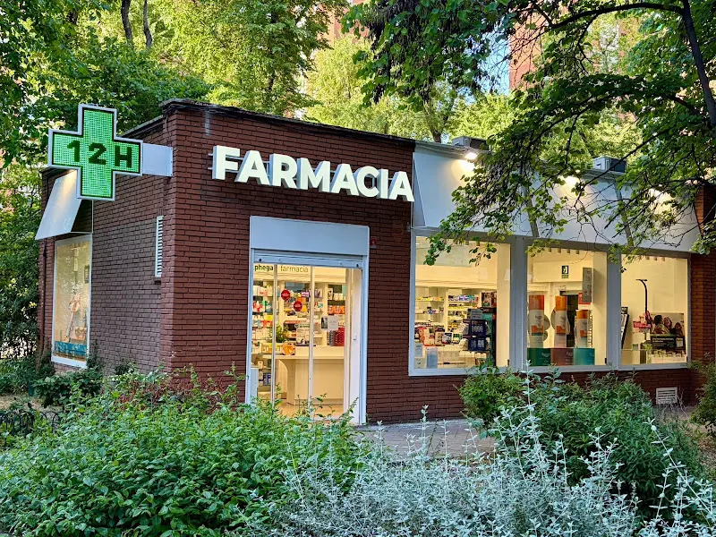 FARMACIA MARÍA COULLAUT 12 H - Farmacia en Madrid - foto 2