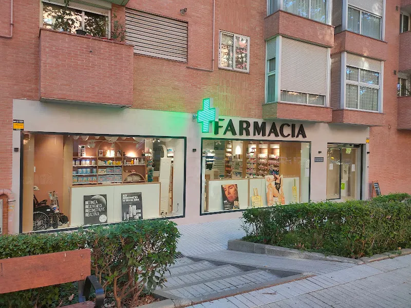Farmacia López Foguer - Farmacia en Madrid - foto 2