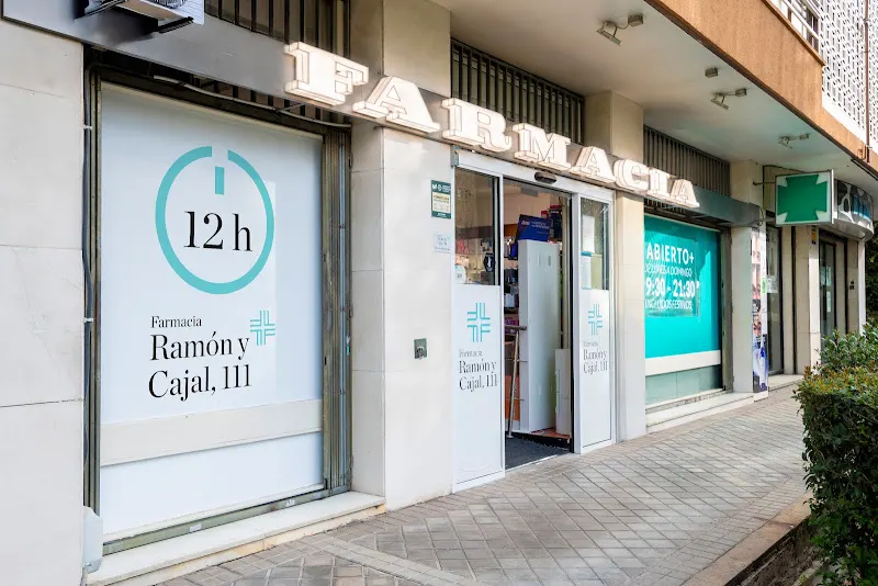 Farmacia Ramón y Cajal 111. 12H Abierto Domingos y Festivos.