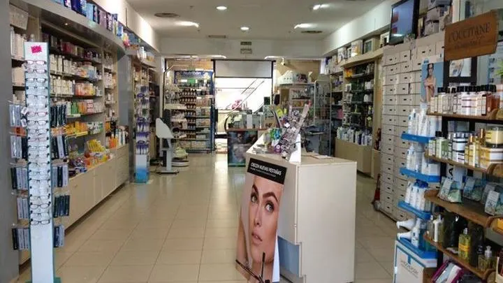 Farmacia Sexta Avenida LDO. JUAN PABLO JIMENEZ BUGER