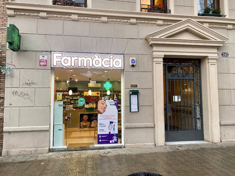 Farmacia de la Nogal - Farmacia en Barcelona - foto 2