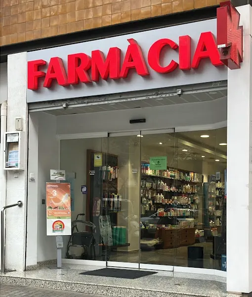 Farmàcia Esquerrà - Les Corts - Farmacia en Barcelona - foto 2