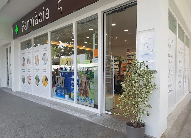 Farmàcia Mercat Vall d'Hebrón - Carolina Uriarte