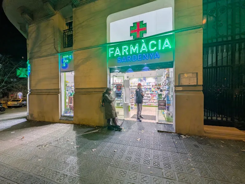 Farmàcia Sardenya - Farmacia en Barcelona - foto 3