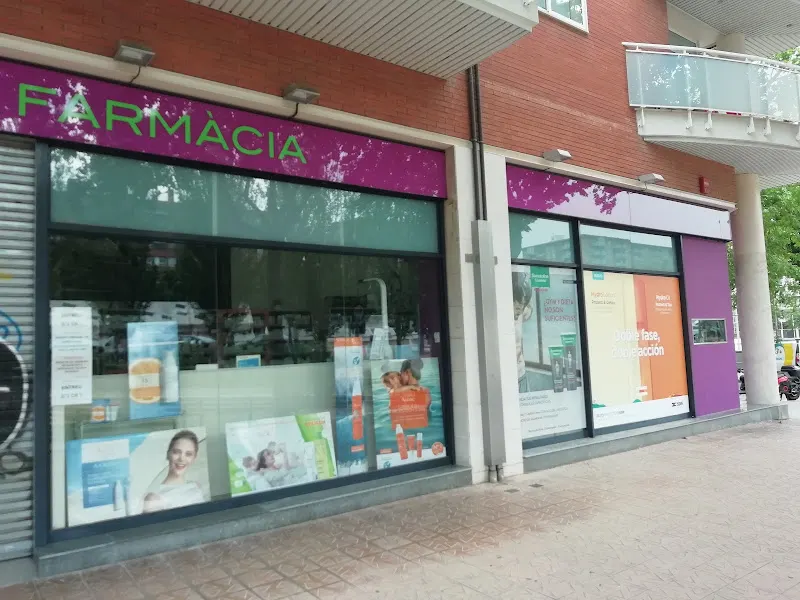 Farmàcia Alejandro Salvador Plano - Farmacia en Barcelona - foto 2