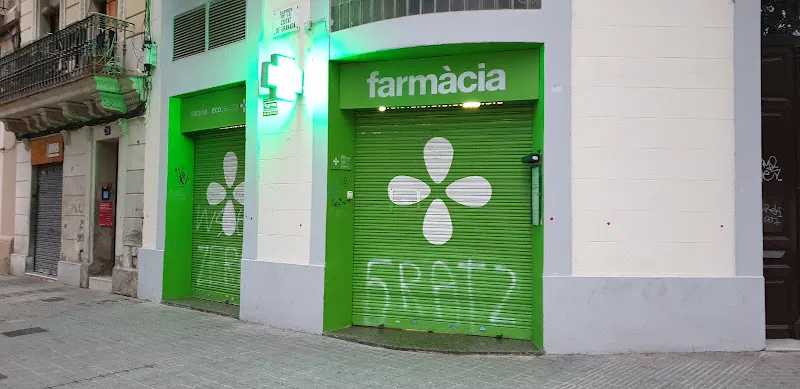 Farmàcia La Llacuna - Farmacia en Barcelona - foto 3